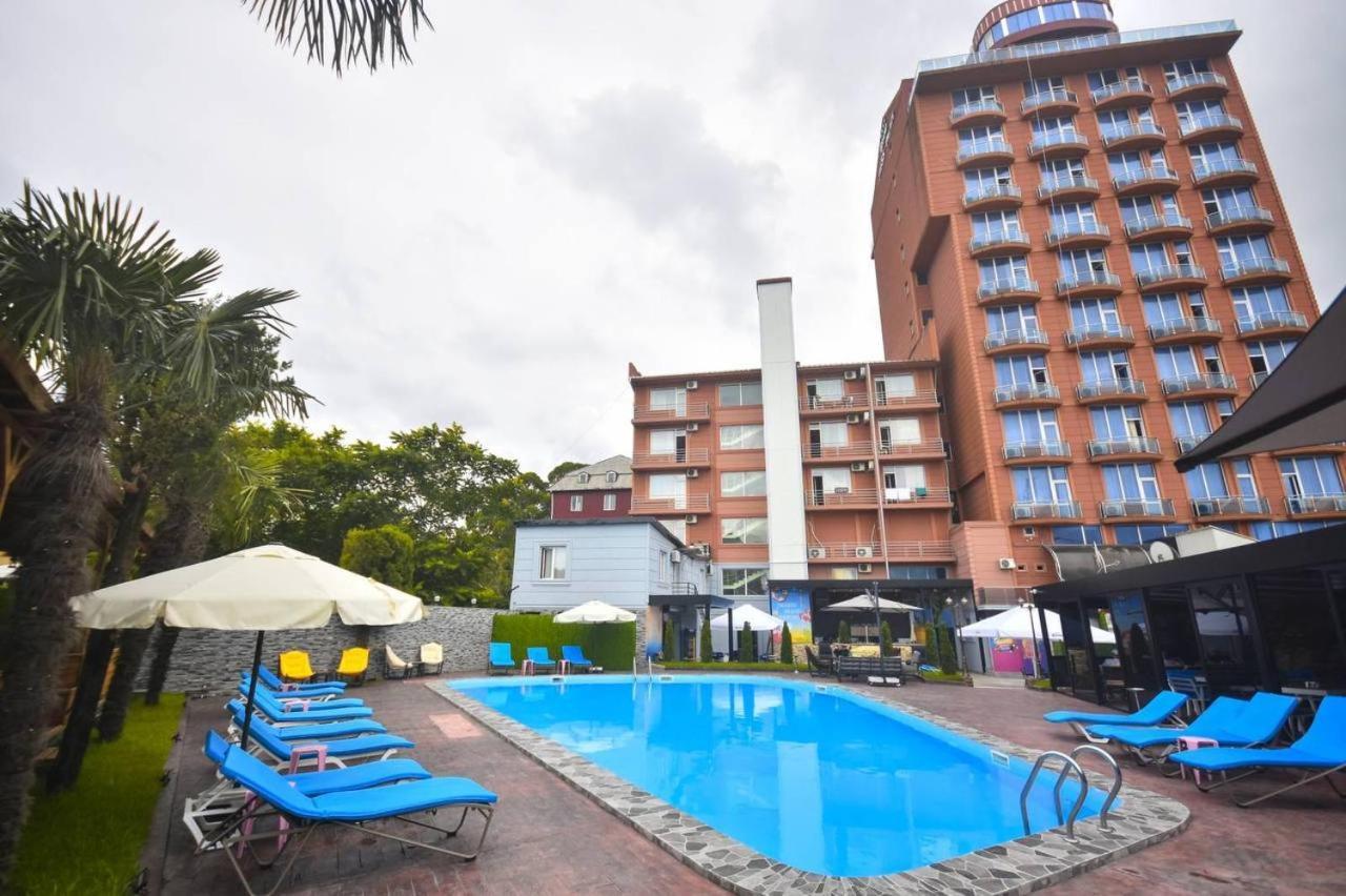 Hotel Genatsvale 巴统 外观 照片