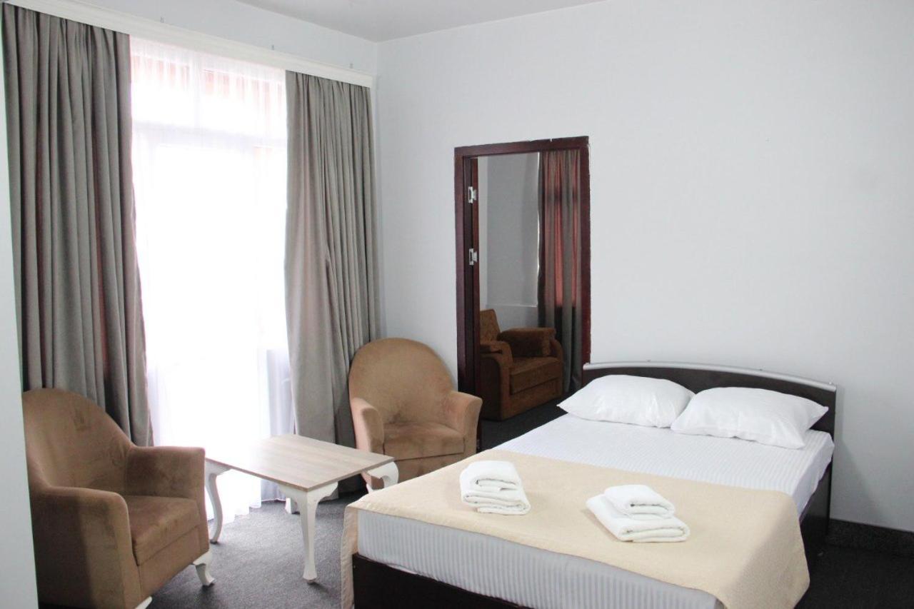 Hotel Genatsvale 巴统 外观 照片