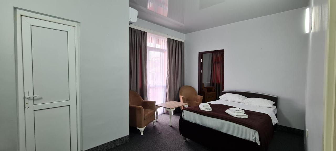Hotel Genatsvale 巴统 外观 照片