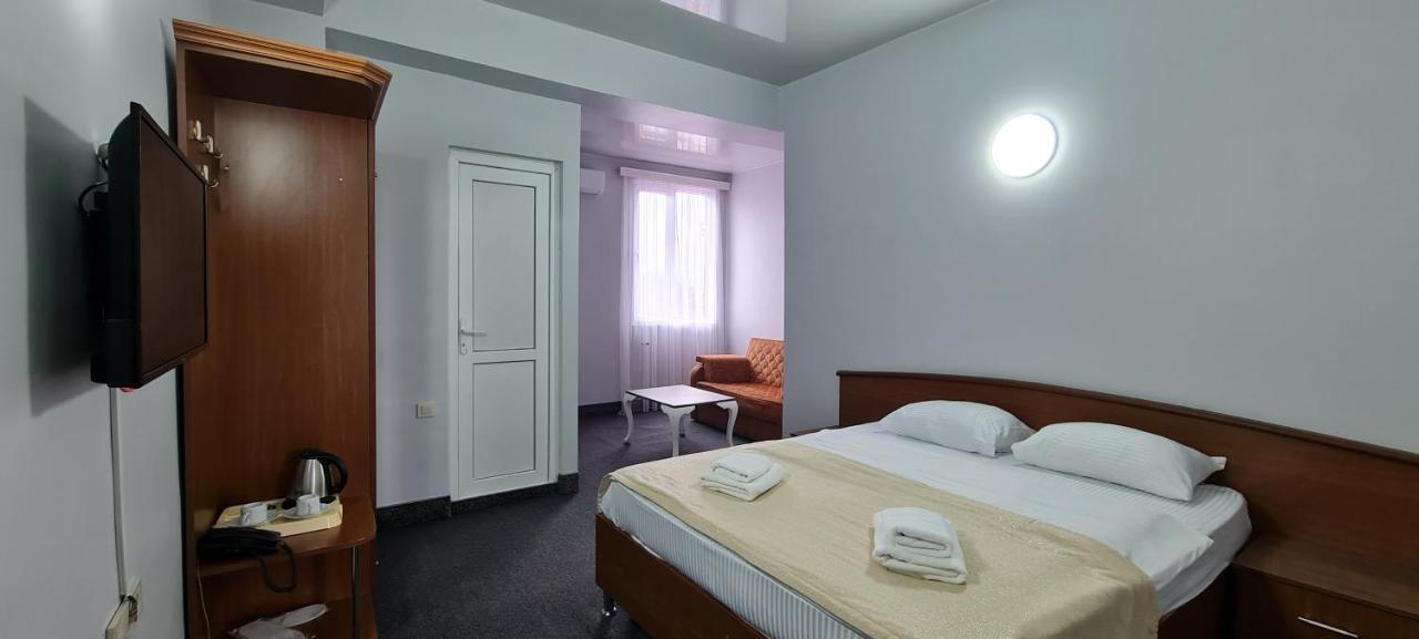 Hotel Genatsvale 巴统 外观 照片