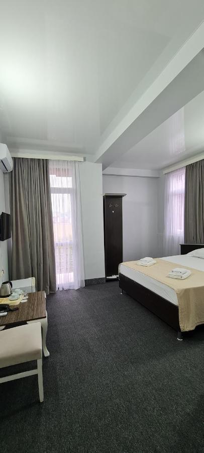 Hotel Genatsvale 巴统 外观 照片