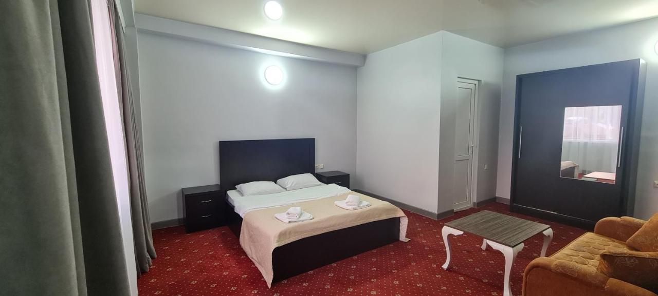 Hotel Genatsvale 巴统 外观 照片