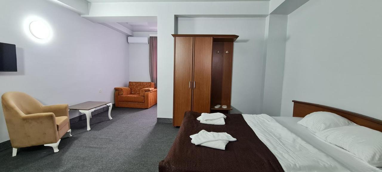 Hotel Genatsvale 巴统 外观 照片