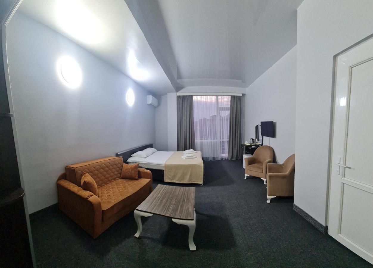 Hotel Genatsvale 巴统 外观 照片