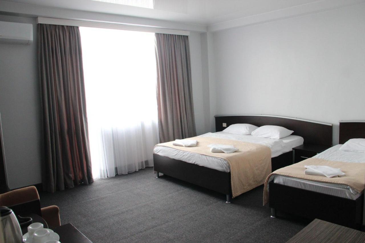 Hotel Genatsvale 巴统 外观 照片
