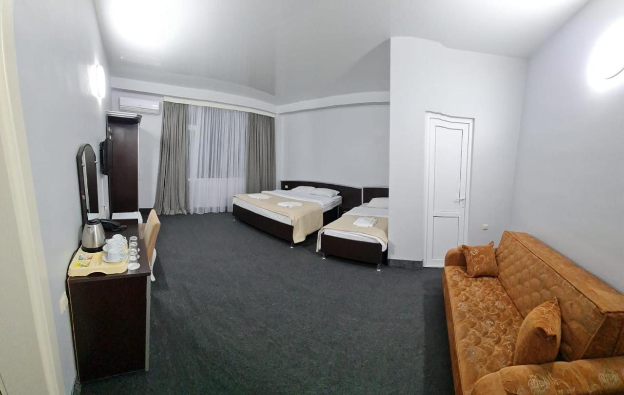 Hotel Genatsvale 巴统 外观 照片