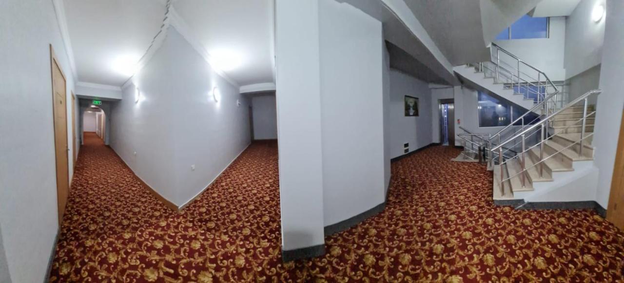 Hotel Genatsvale 巴统 外观 照片