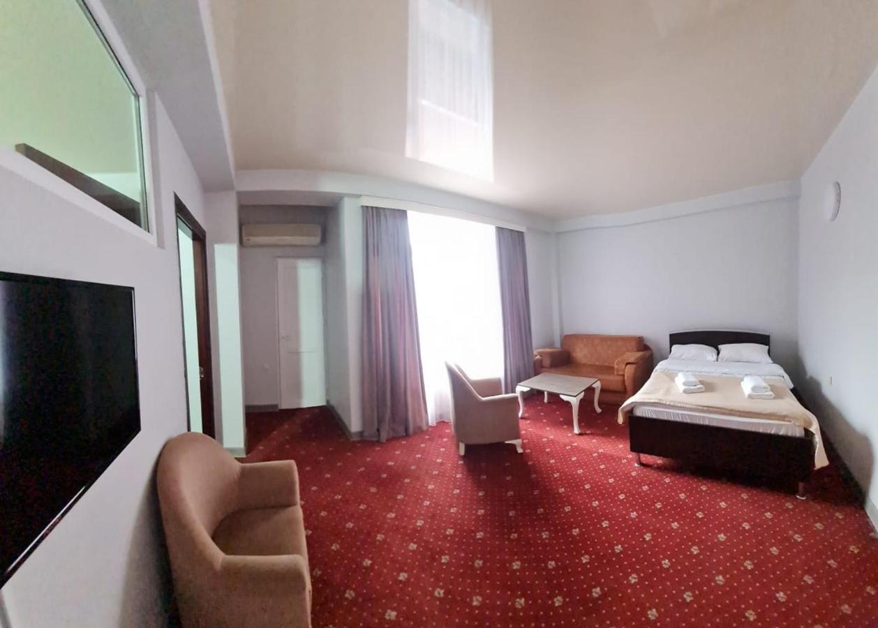 Hotel Genatsvale 巴统 外观 照片